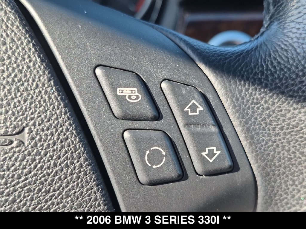 Used 2006 BMW 330i Sedan RWD image 6