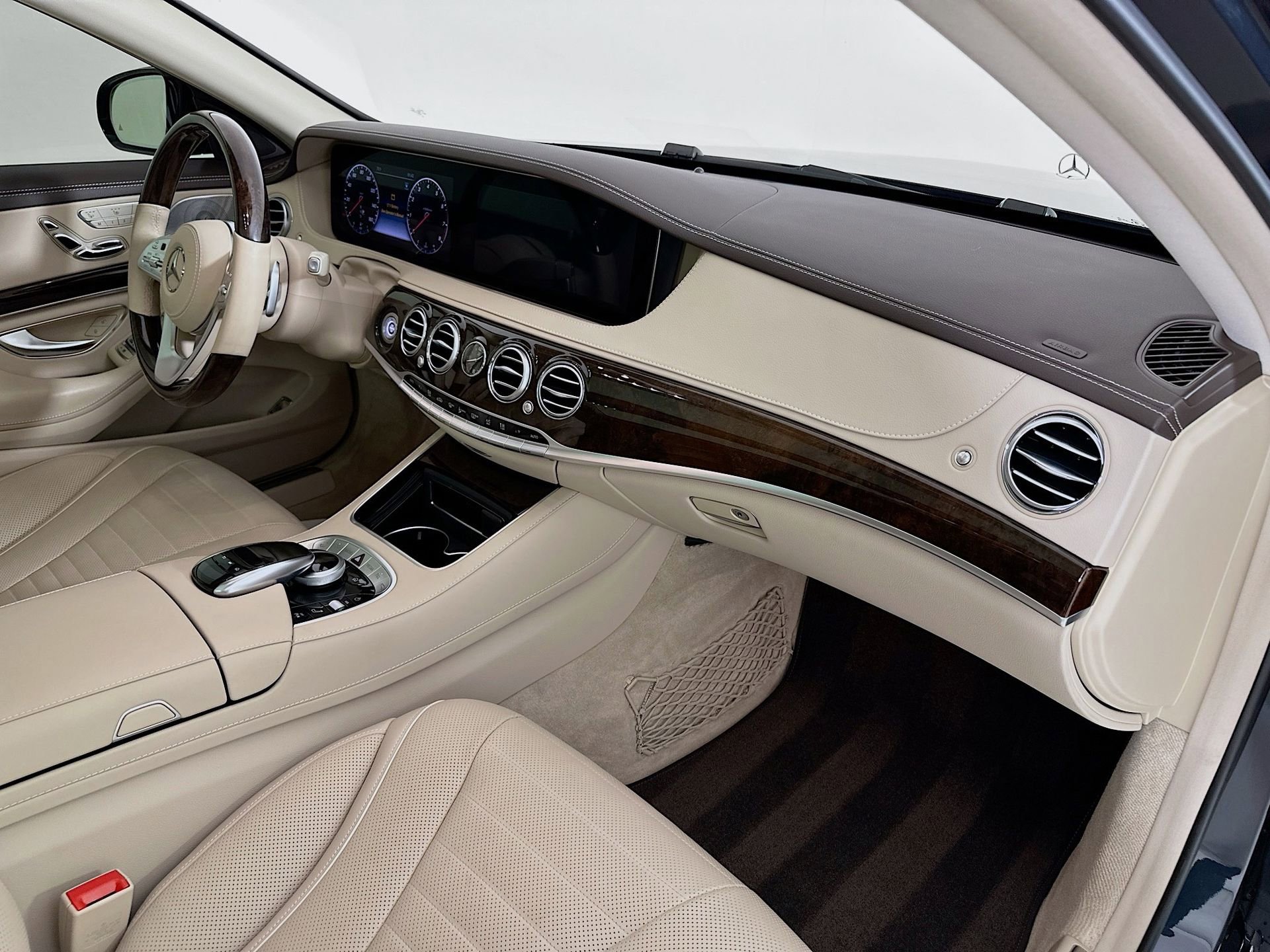 Used 2020 Mercedes-Benz S 560 Sedan image 32