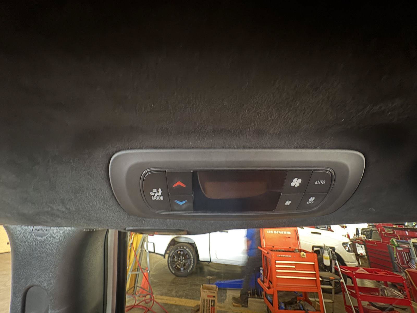 Used 2024 Chrysler Pacifica Pinnacle FWD image 24