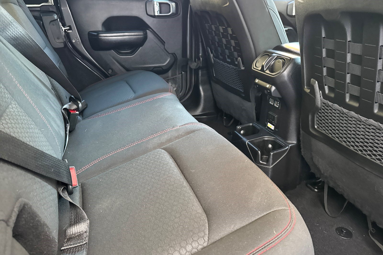 Used 2018 Jeep Wrangler Unlimited Rubicon AWD/4WD image 33