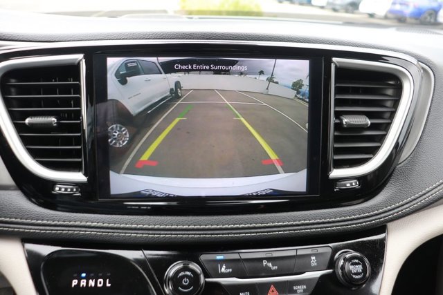 Used 2024 Chrysler Pacifica Select image 27