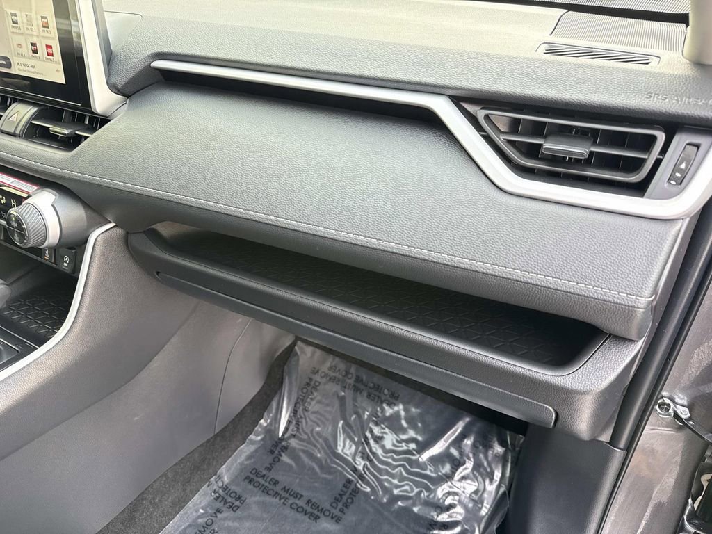 Used 2025 Toyota RAV4 XLE image 39