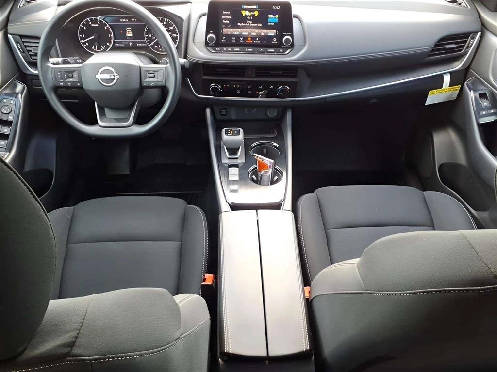 Used 2025 Nissan Rogue S image 10