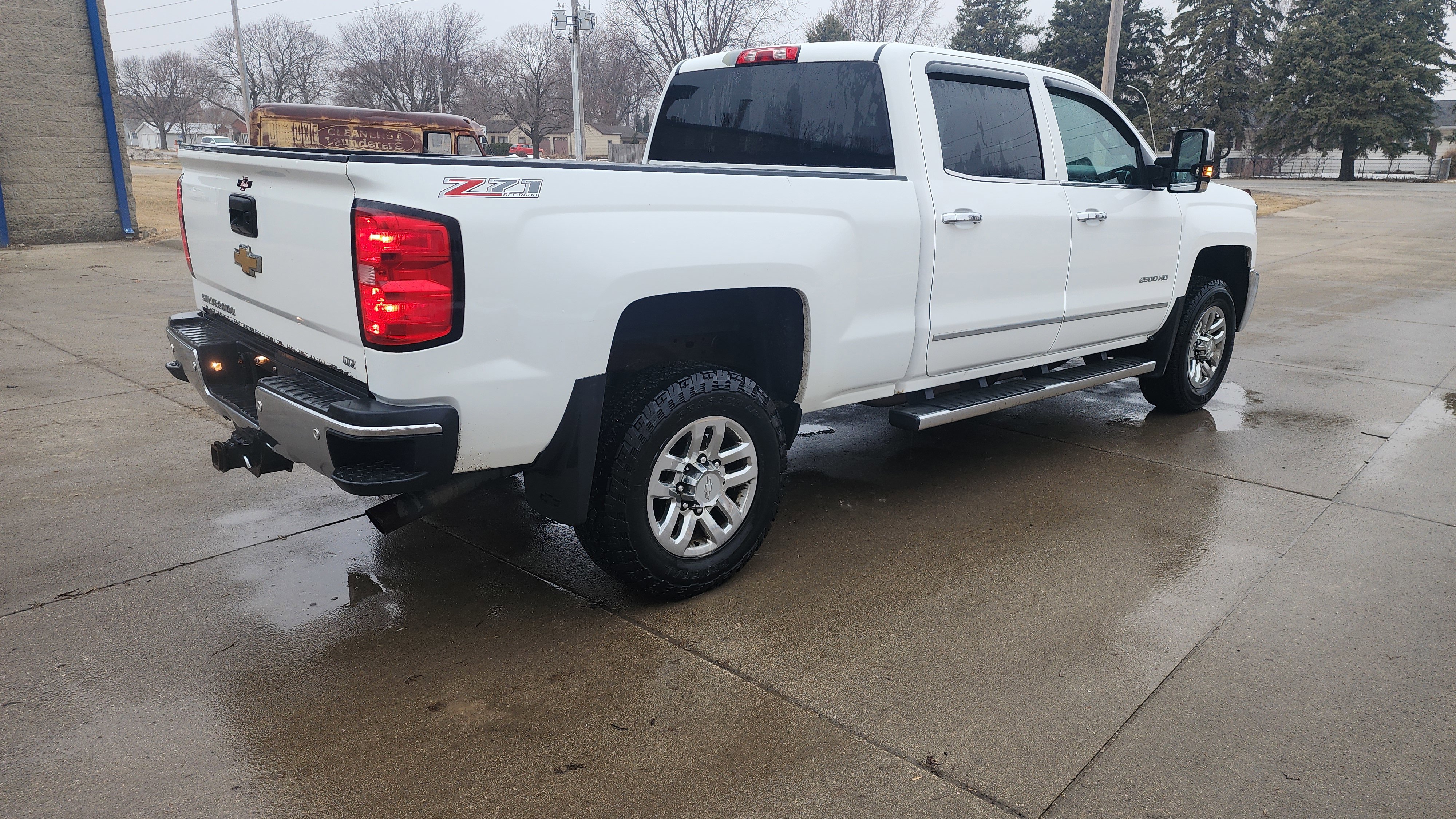 Used 2015 Chevrolet Silverado 2500 LTZ w/ LTZ Plus Package image 4