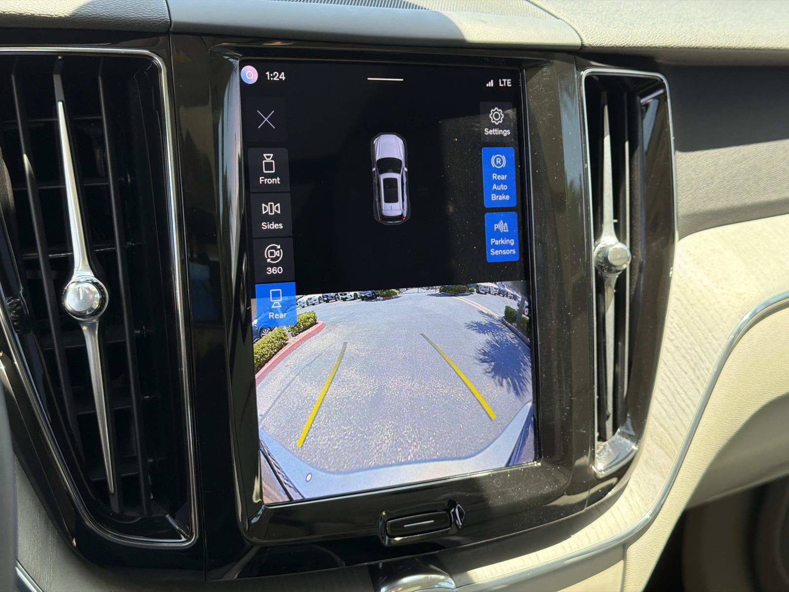 Certified 2023 Volvo XC60 T8 Plus AWD/4WD image 13