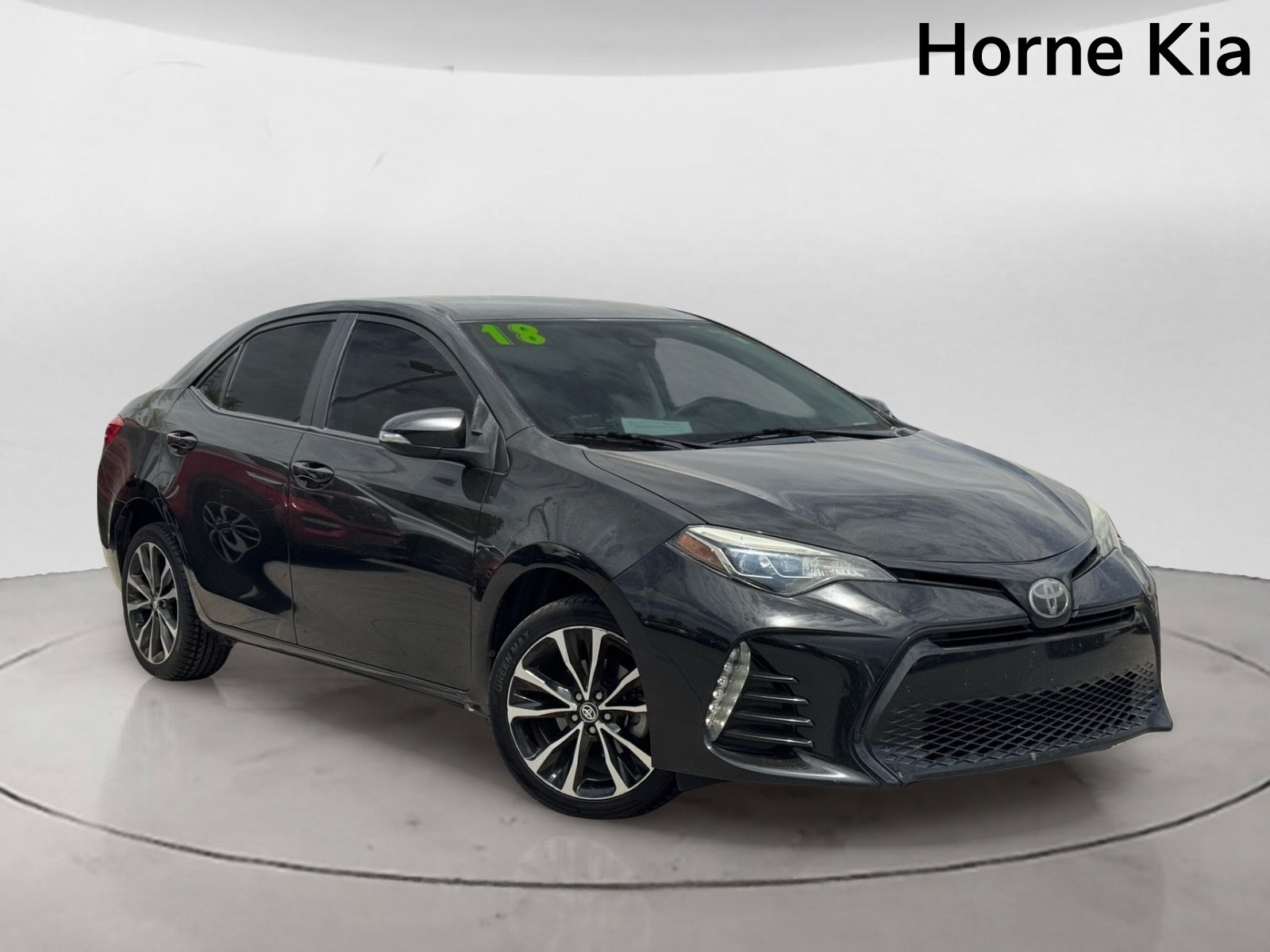 Used 2018 Toyota Corolla SE w/ Carpet Mat Package (TMS) FWD image 2