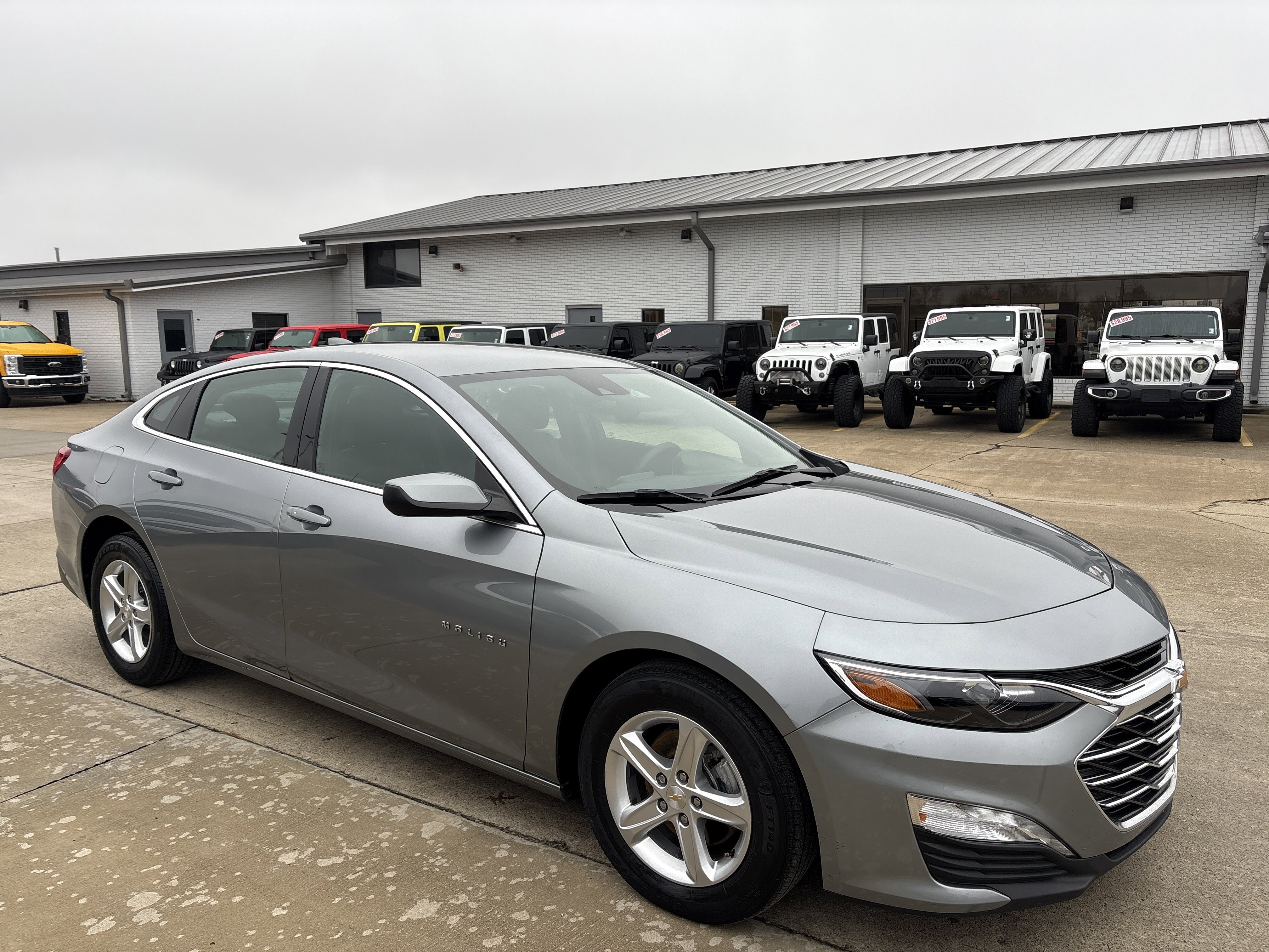 Used 2024 Chevrolet Malibu LT image 3