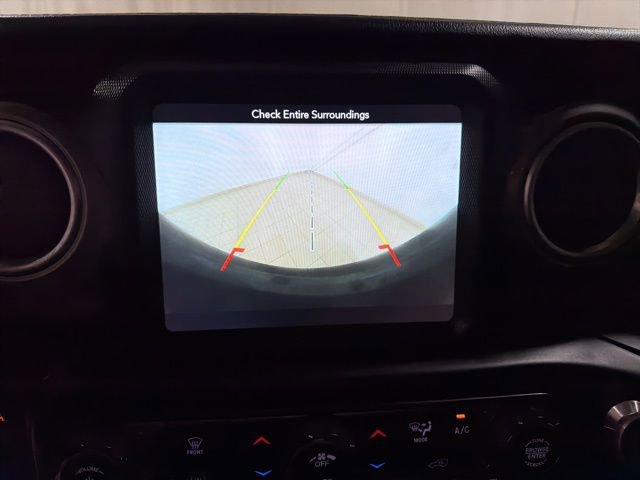 Used 2018 Jeep Wrangler Unlimited Sahara w/ Uconnect 4C Nav & Sound Group image 16