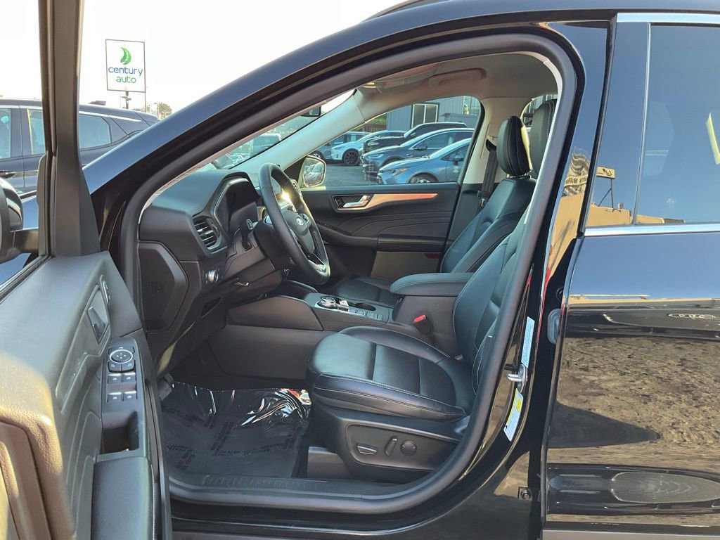 Used 2021 Ford Escape Titanium image 15