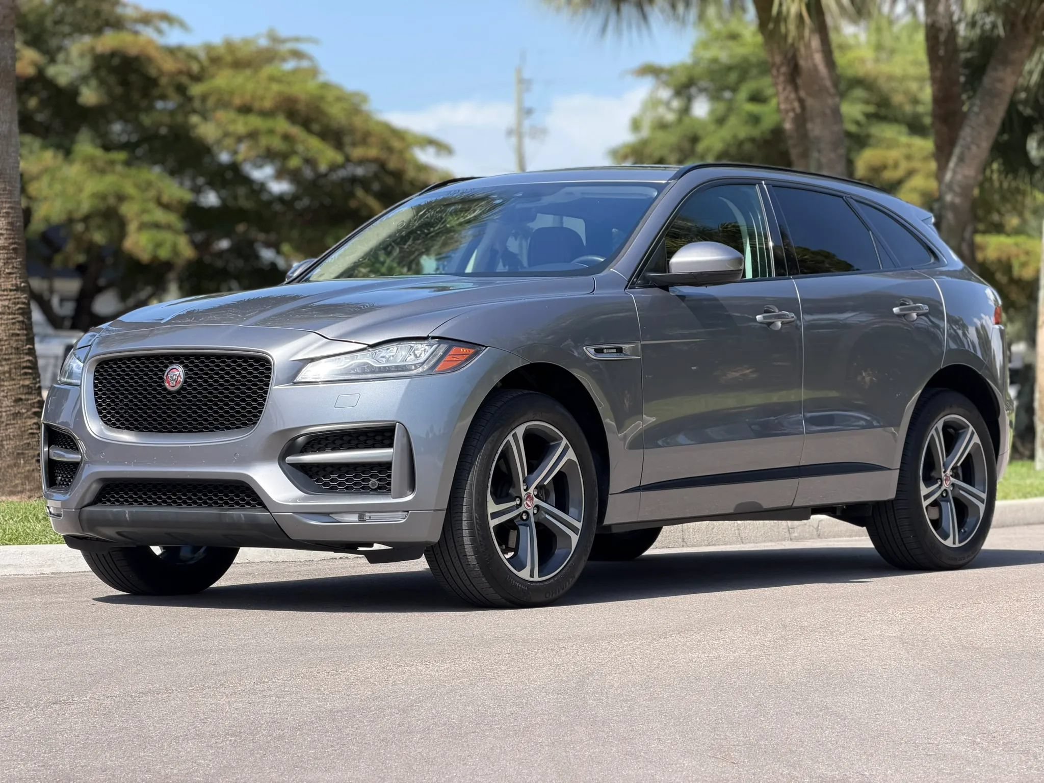 Used 2020 Jaguar F-PACE R-Sport AWD/4WD image 5