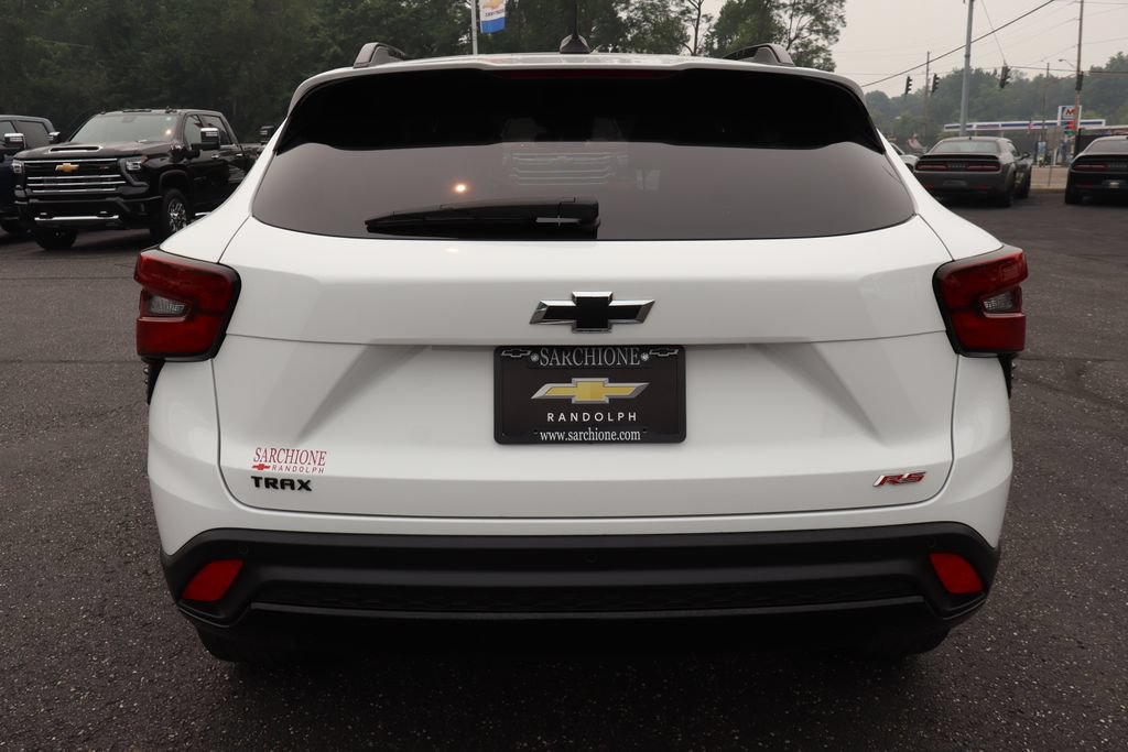 Used 2024 Chevrolet Trax RS w/ Sunroof Package FWD image 41