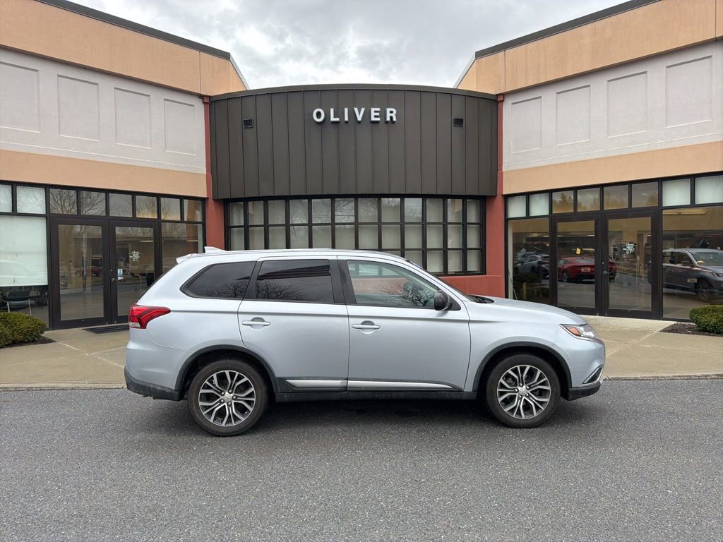 Used 2017 Mitsubishi Outlander ES AWD/4WD image 8