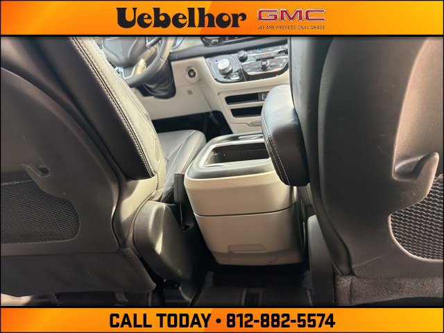 Used 2024 Chrysler Pacifica Touring-L image 7