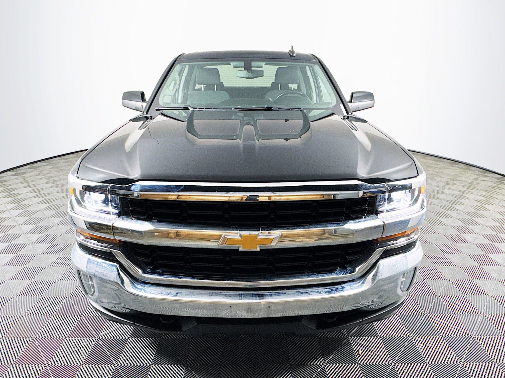 Used 2018 Chevrolet Silverado 1500 LT w/ All Star Edition AWD/4WD image 2