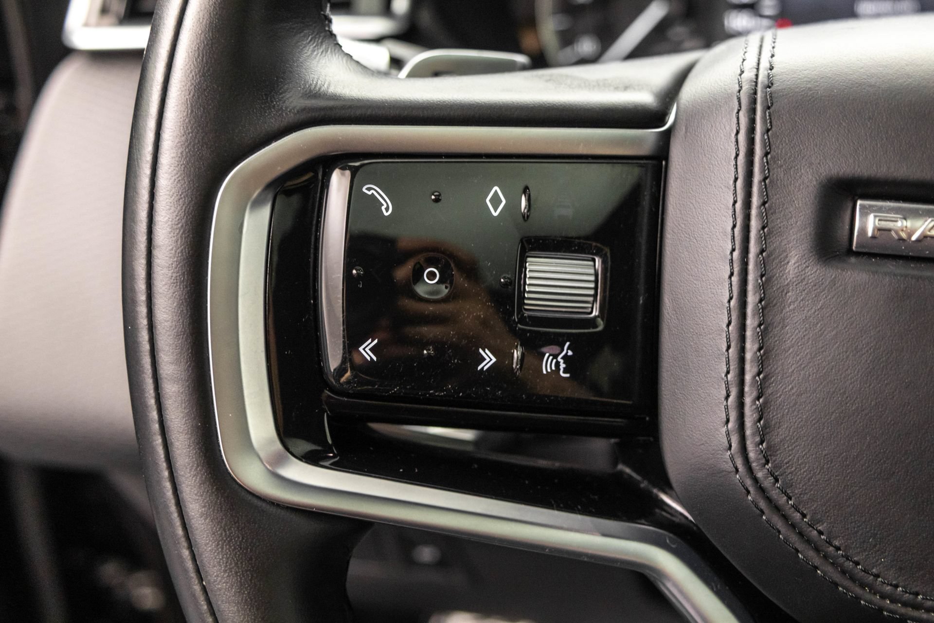 Used 2022 Land Rover Range Rover Velar R-Dynamic S AWD/4WD image 18