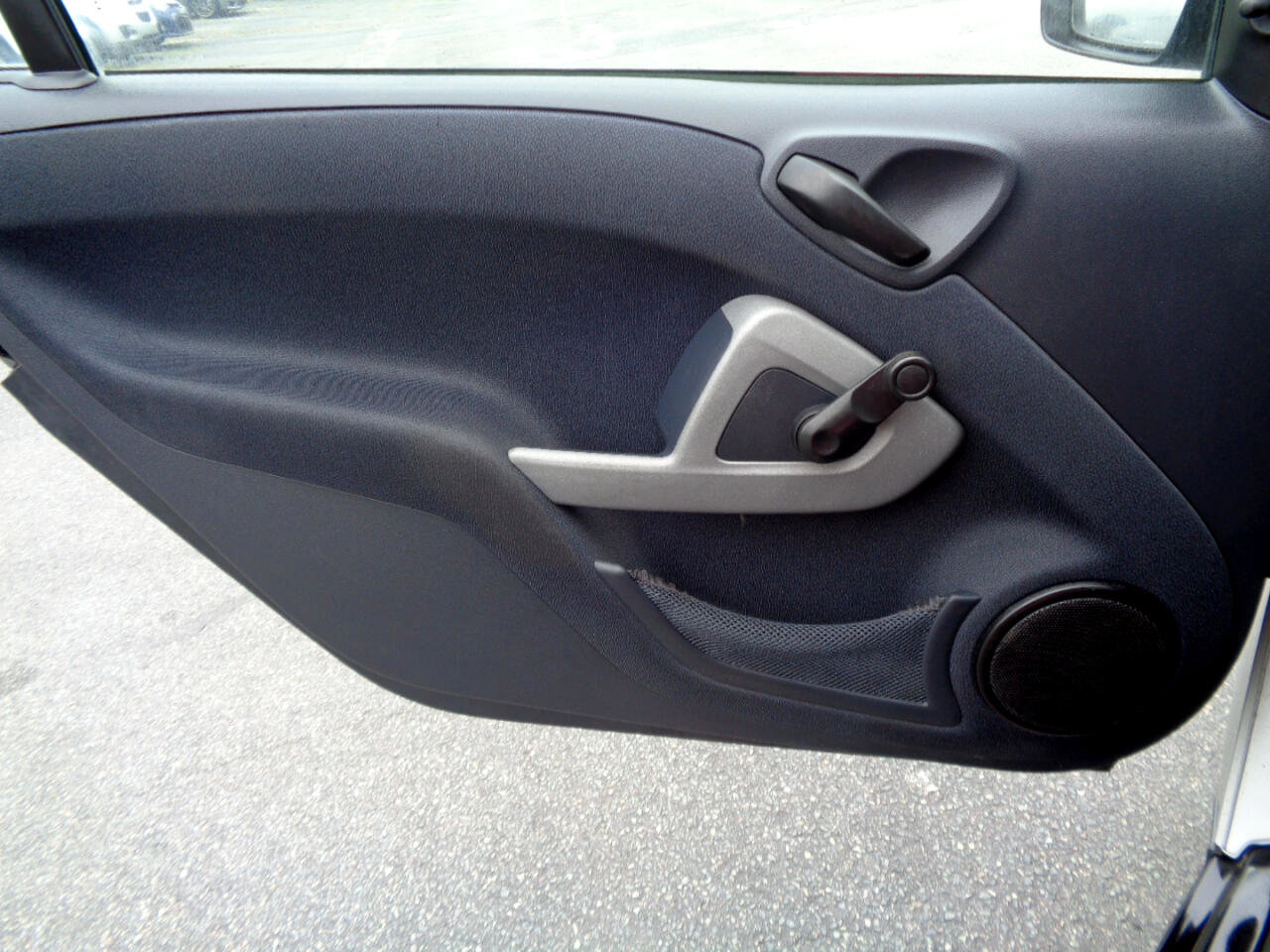 Used 2015 smart fortwo passion image 19