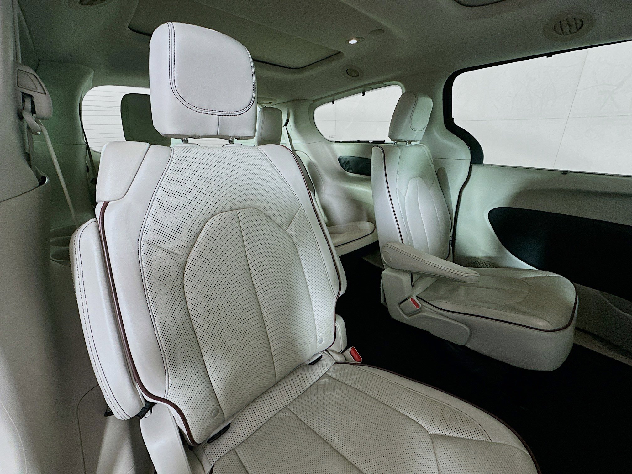 Used 2017 Chrysler Pacifica Limited w/ Advanced Safetytec Group image 28