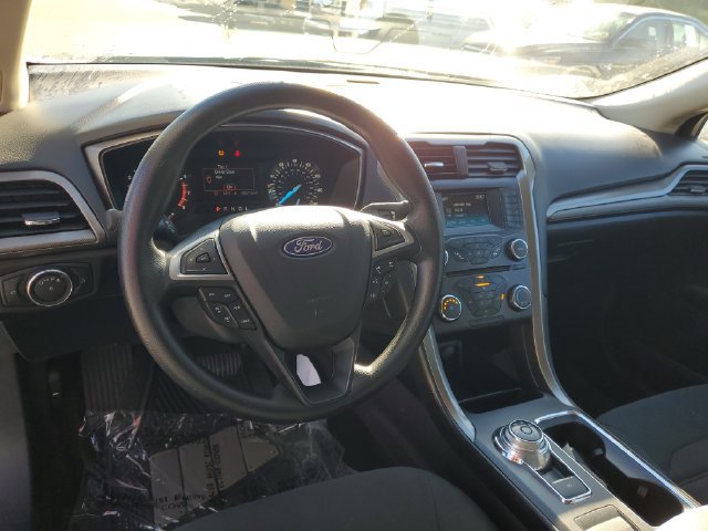 Used 2018 Ford Fusion SE FWD image 13
