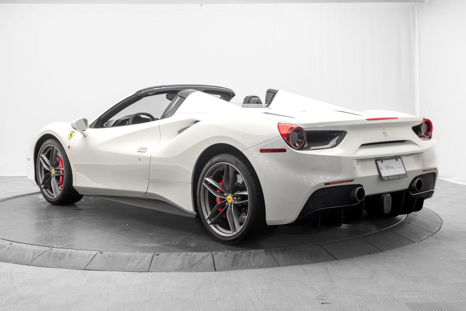 Used 2018 Ferrari 488 Spider RWD image 5