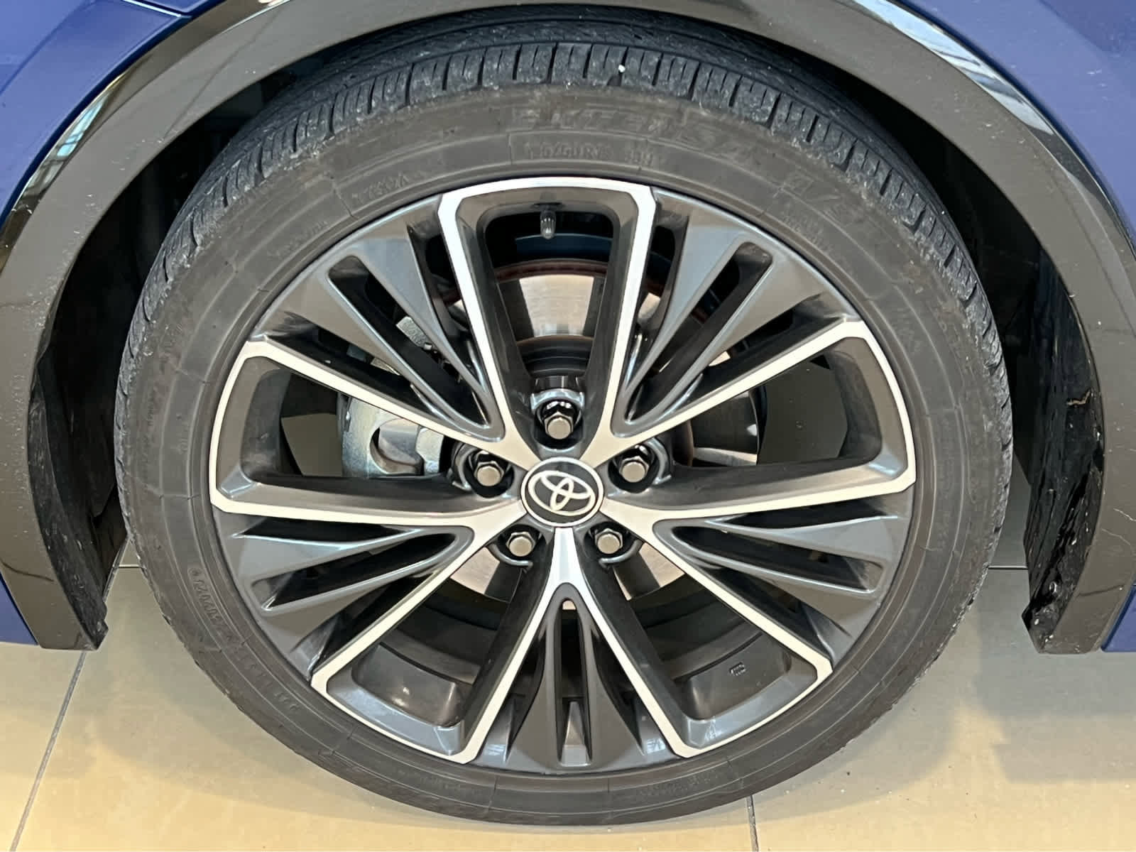 Used 2023 Toyota Prius XLE AWD/4WD image 4