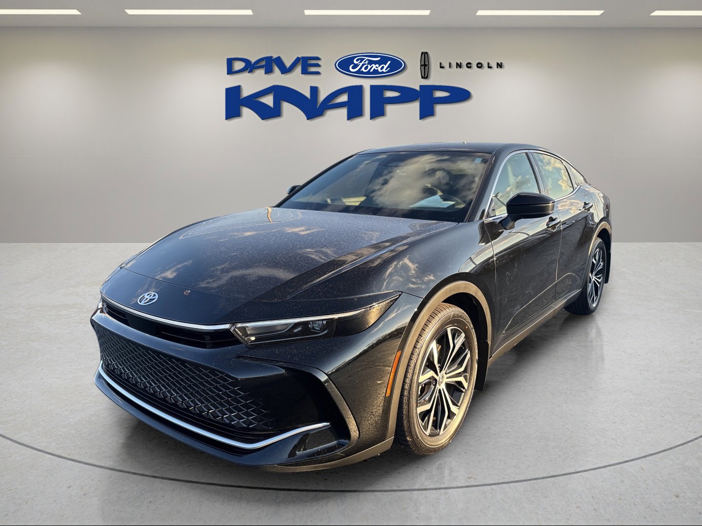 Used 2023 Toyota Crown XLE image 5