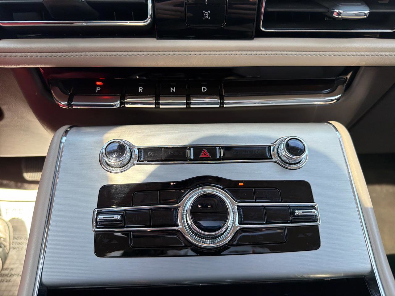 Used 2023 Lincoln Aviator AWD w/ Premium Package image 25