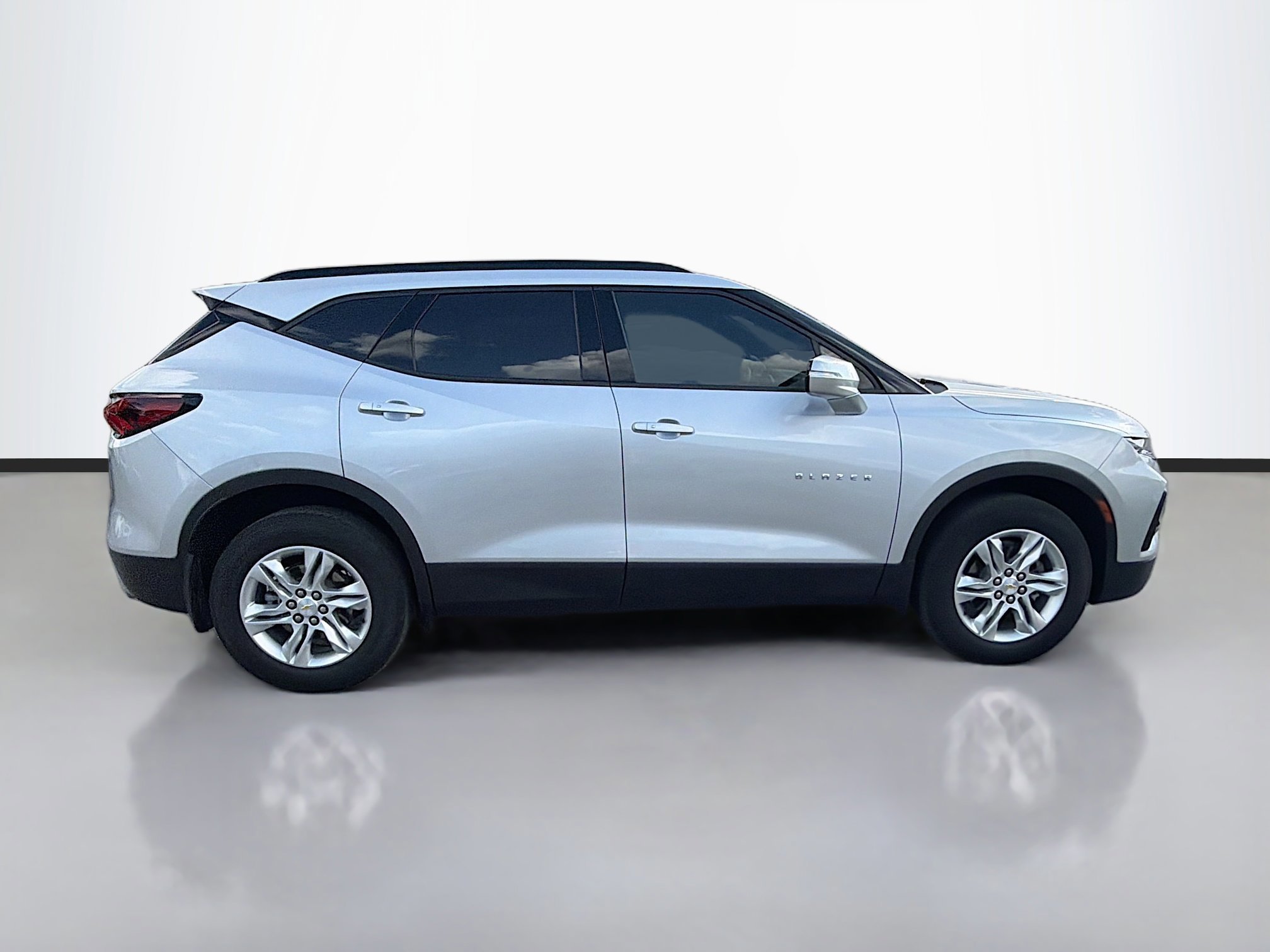 Used 2022 Chevrolet Blazer LT image 2