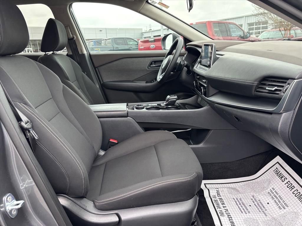 Used 2023 Nissan Rogue S image 14