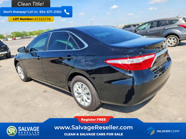 Used 2017 Toyota Camry LE image 3