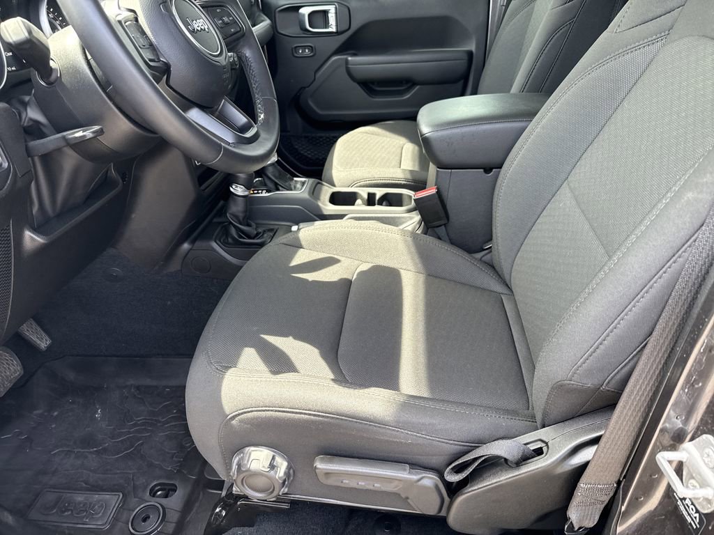 Used 2022 Jeep Gladiator Sport image 9