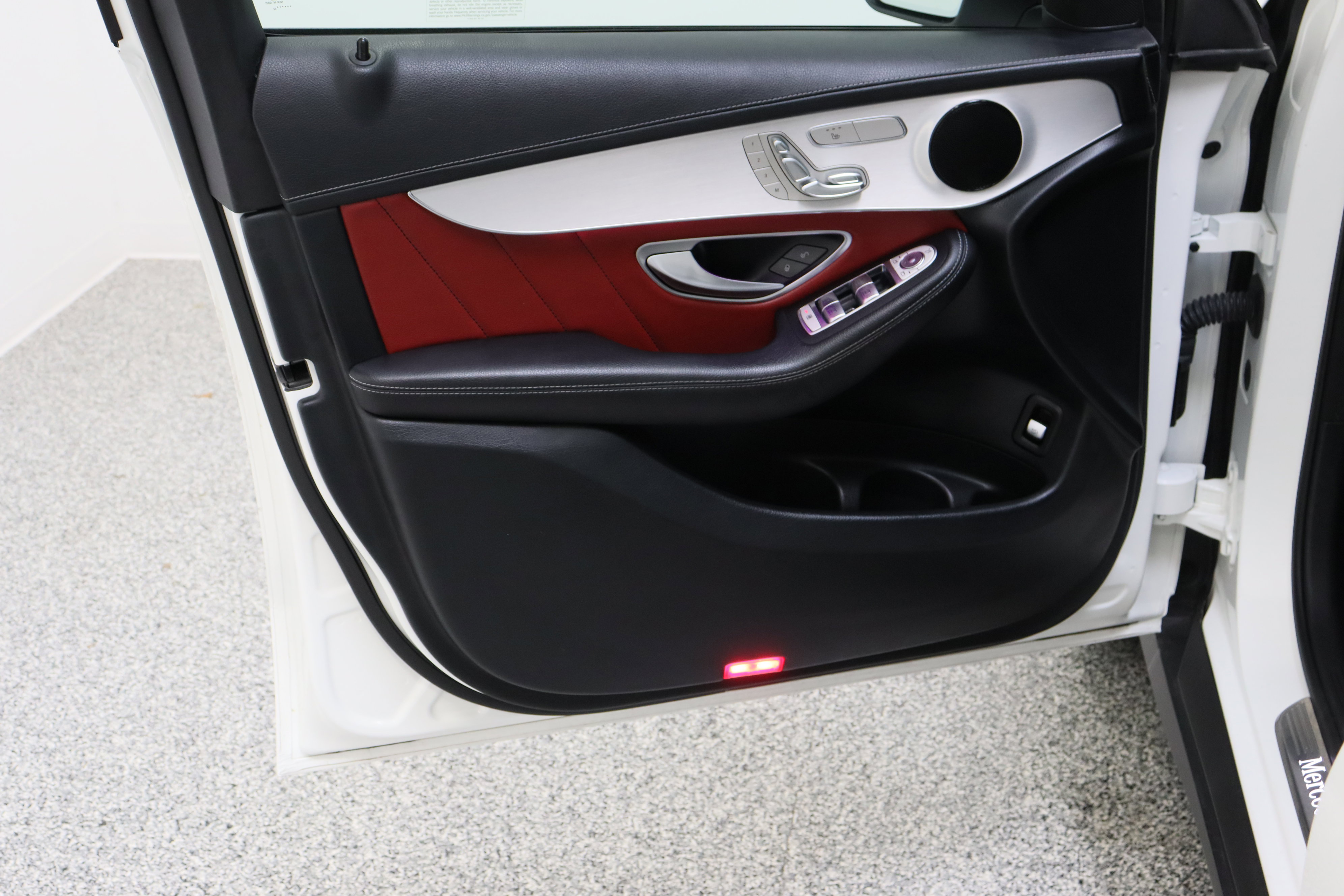 Used 2022 Mercedes-Benz GLC 300 4MATIC Coupe image 12