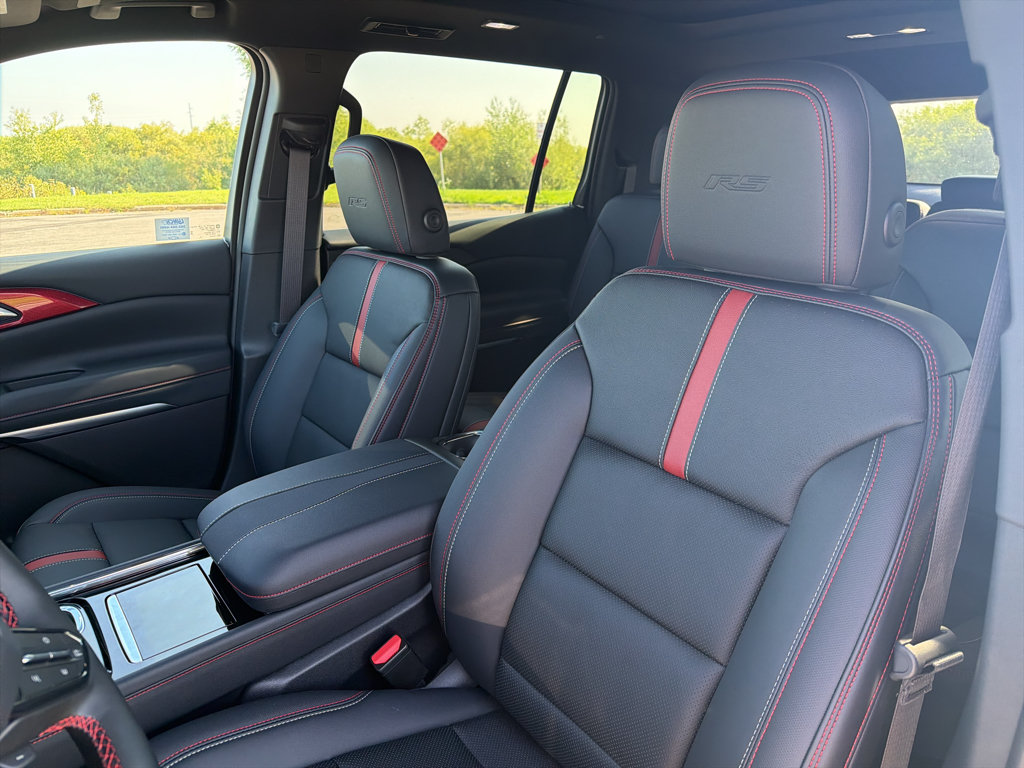 New 2026 Chevrolet Traverse RS w/ LPO, Floor Liner Package AWD/4WD image 18