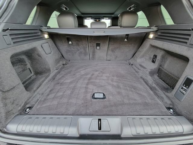 Used 2025 Land Rover Range Rover Sport SE image 12