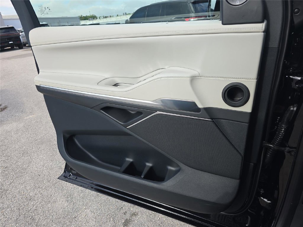 New 2026 Lincoln Navigator Premiere AWD/4WD image 19