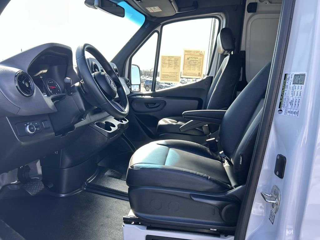 Used 2025 Mercedes-Benz Sprinter 2500 image 22