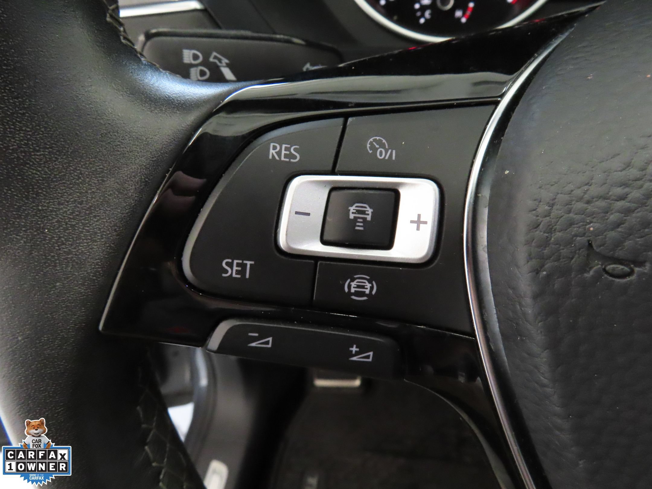 Used 2021 Volkswagen Tiguan SE R-Line FWD image 14