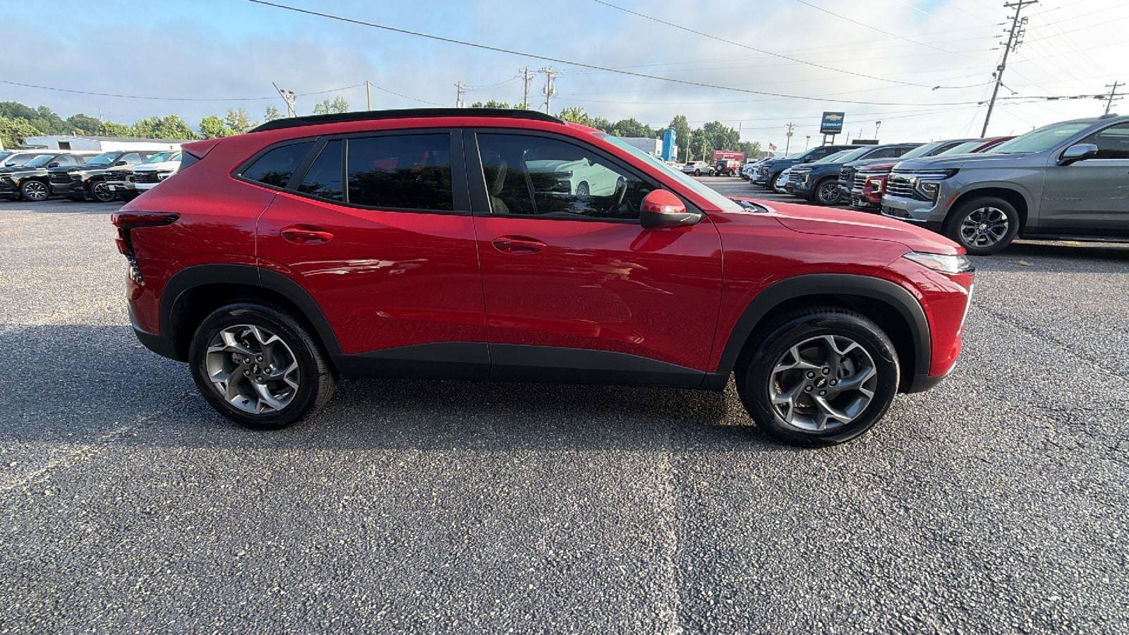 New 2026 Chevrolet Trax LT w/ Sunroof Package FWD image 7