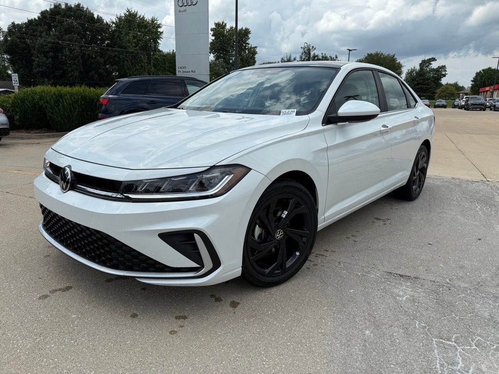 New 2025 Volkswagen Jetta SE image 3