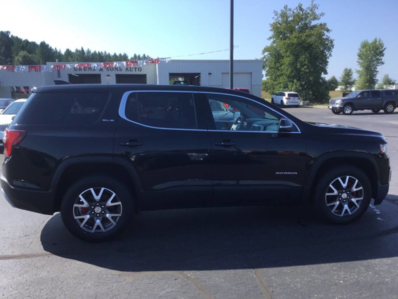 Used 2020 GMC Acadia SLE w/ LPO, Floor Liner Package image 2