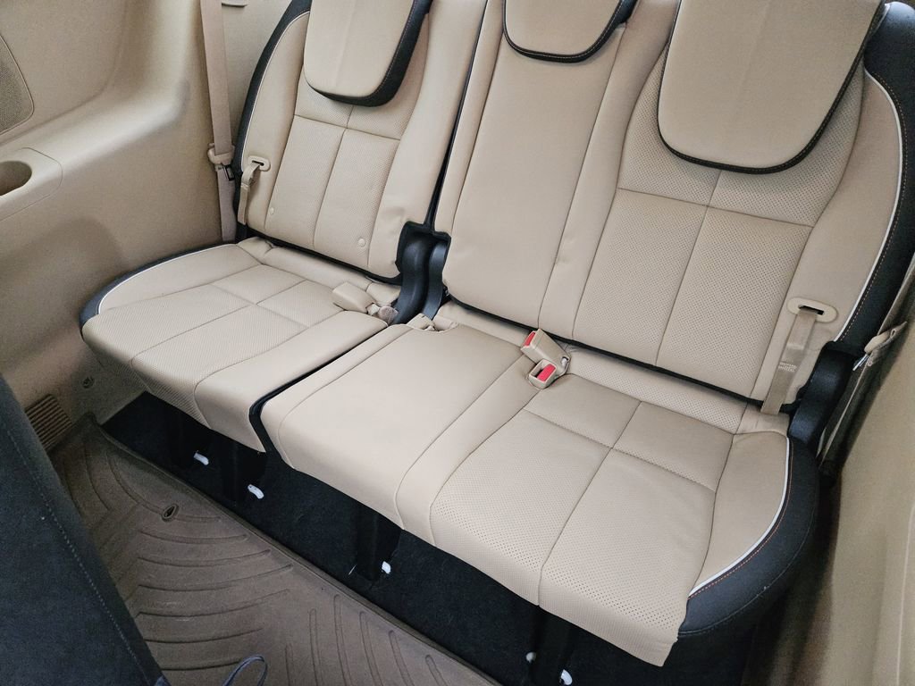 Used 2020 Kia Sedona SX image 24