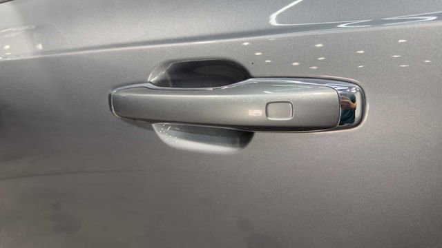 Used 2016 Volvo XC90 T6 Momentum w/ Momentum Plus Package image 11