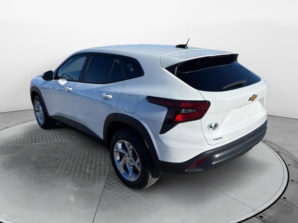 New 2026 Chevrolet Trax LS w/ LS Convenience Package FWD image 7