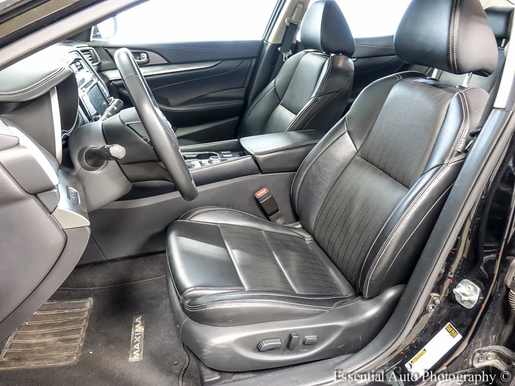 Used 2023 Nissan Maxima SV w/ Floor Mat Group FWD image 9