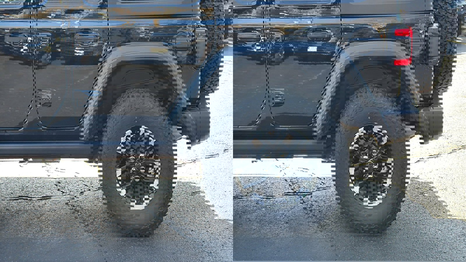 Used 2025 Jeep Wrangler Unlimited Rubicon 4xe w/ Convenience Group image 4