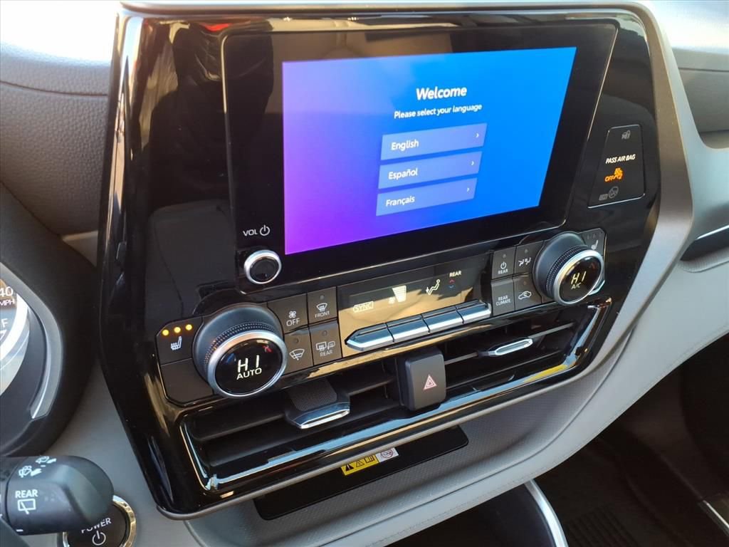 Used 2023 Toyota Highlander XLE image 32