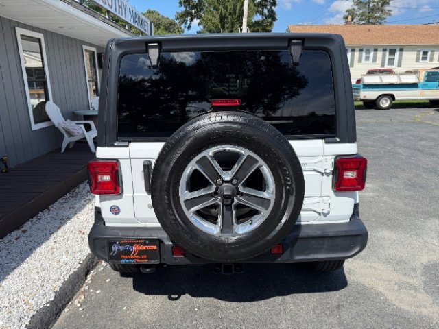 Used 2018 Jeep Wrangler Unlimited Sahara image 4