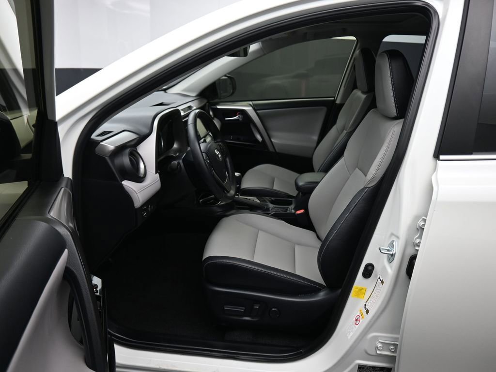 Used 2018 Toyota RAV4 Limited image 11