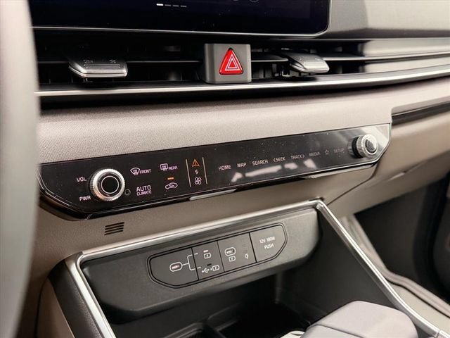 New 2026 Kia Carnival EX FWD image 19