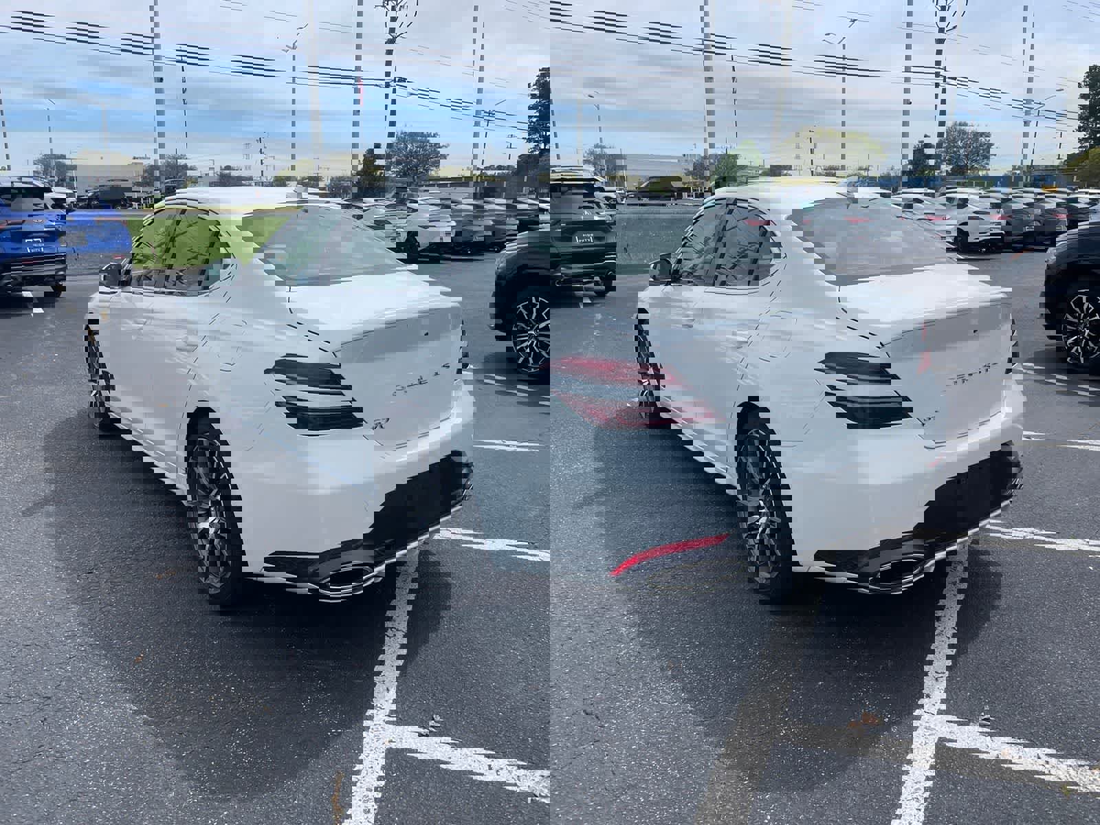 Used 2025 Genesis G70 2.5T image 3