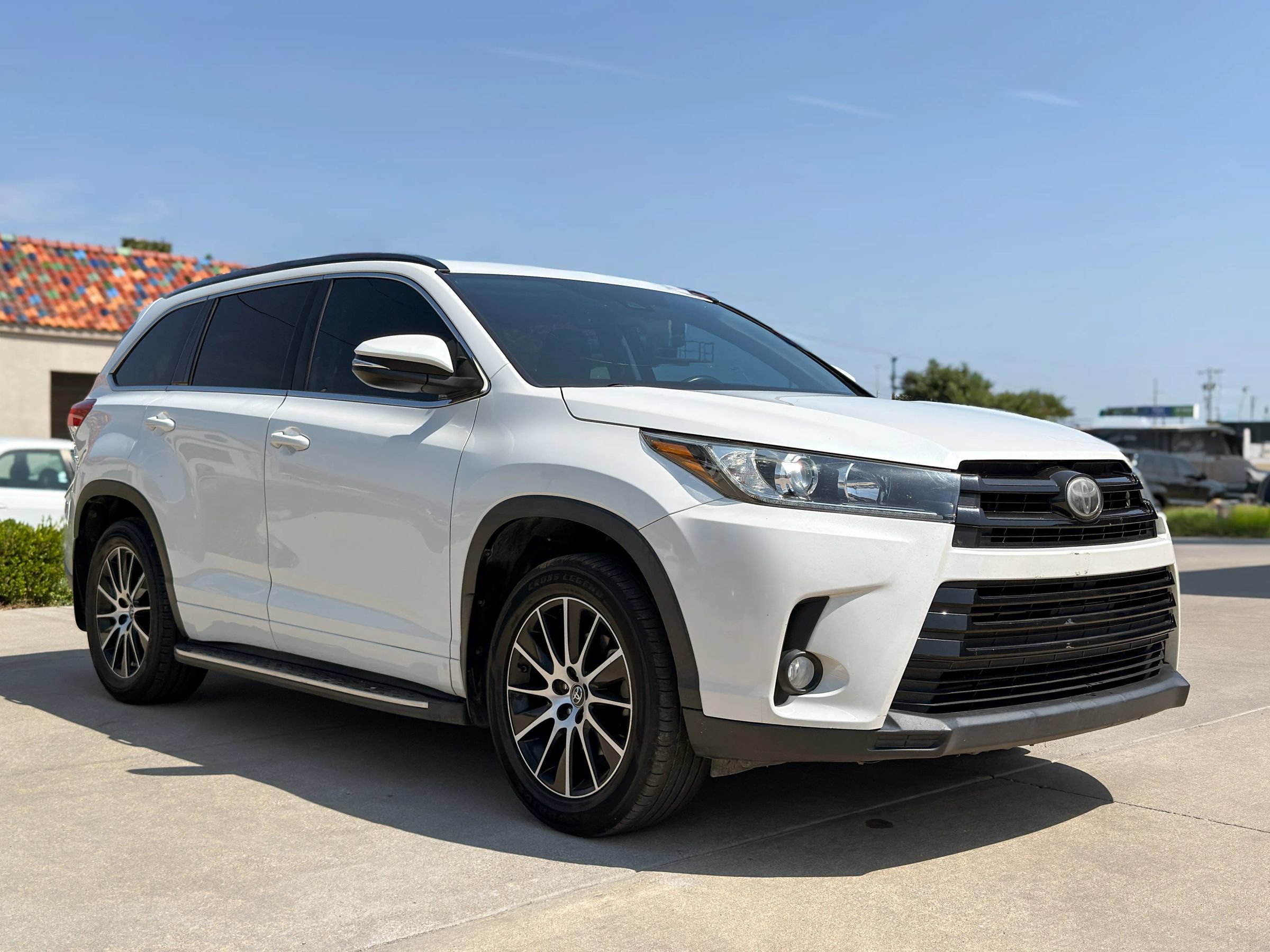 Used 2017 Toyota Highlander XLE FWD image 1